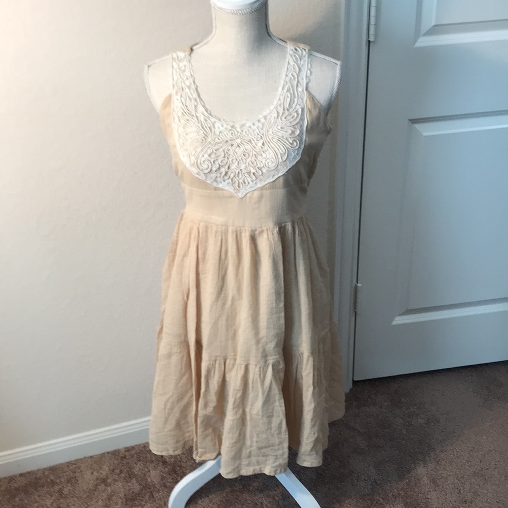 Wendy Katlen tan and cream lace dress in size 8
